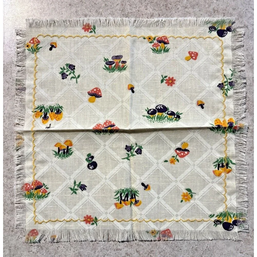 Vintage Mushrooms Flowers Cloth Napkin Set Of 4 Doily Doilies Embroidered Fringe